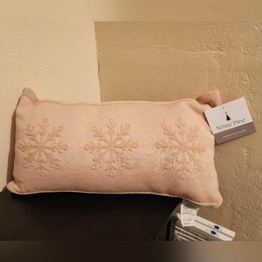 NWT. White Pine.  Pink snowflake pillow